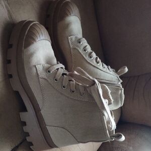 Universal Thread Tan Lace-Up Boots